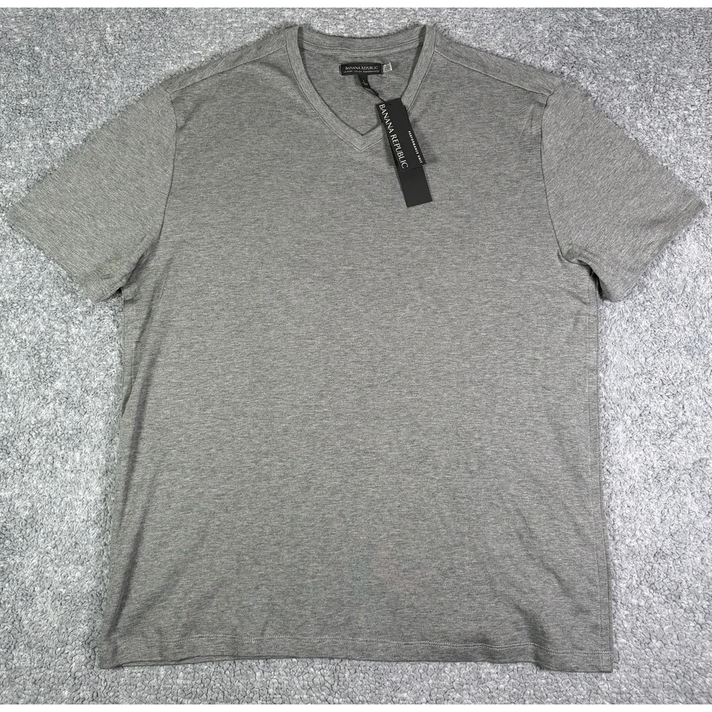 NWT Banana Republic Mens Large Luxury Touch Performance Knit T-Shirt V-Neck Gray